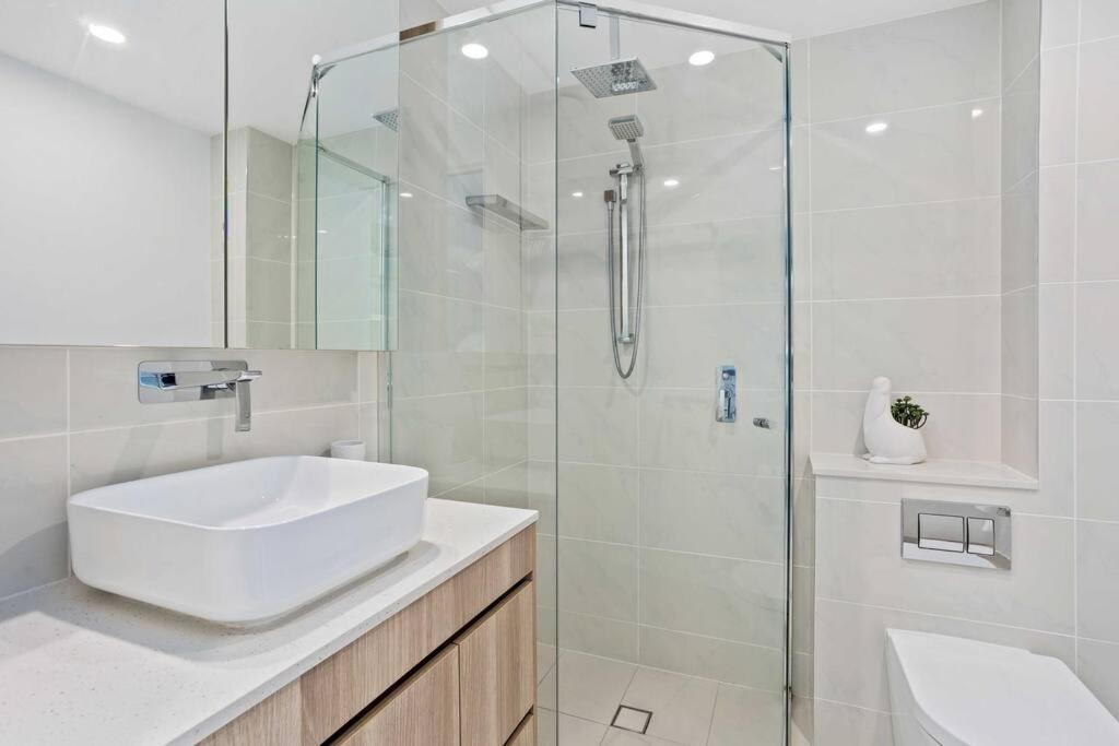 Ocean View Luxury In Periscope Apartment